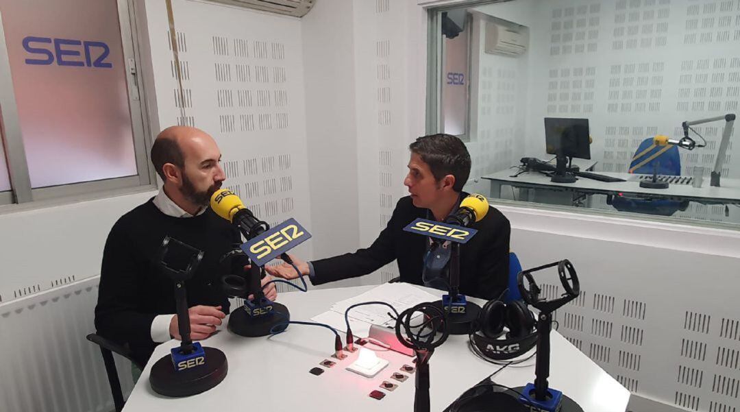 Javier Rodríguez Palacios en una entrevista realizada en los estudios de SER Henares.