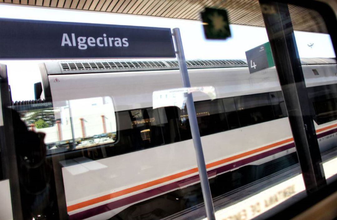 Tren en la estación de Algeciras.