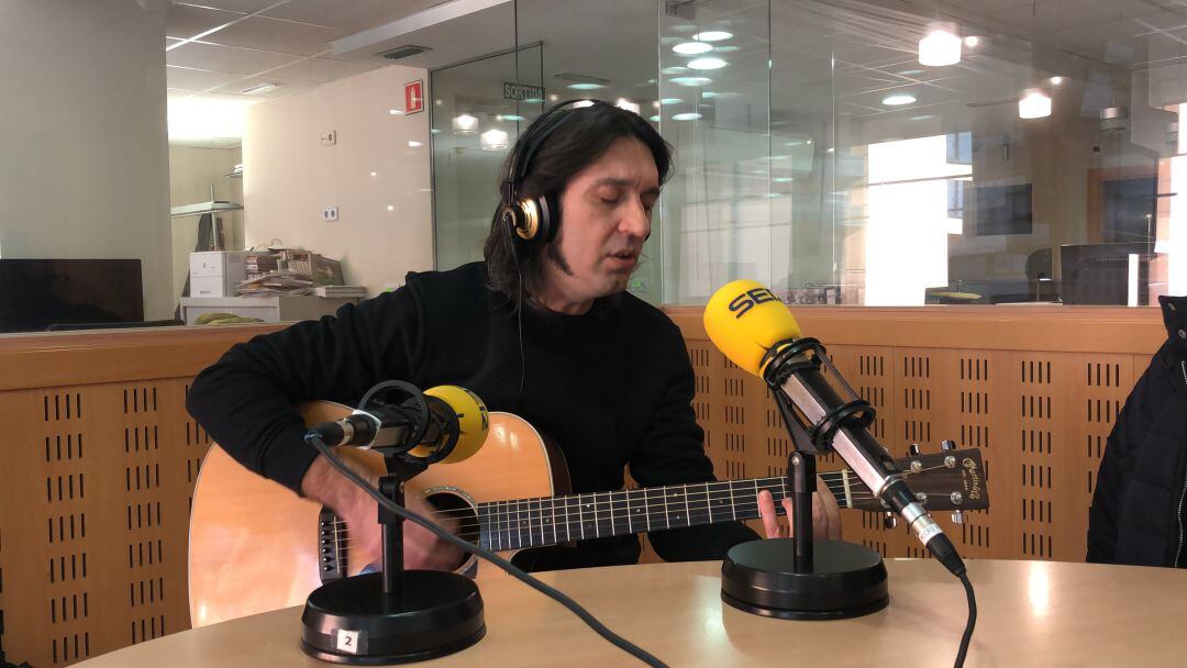 El cantautor Toni Beiro