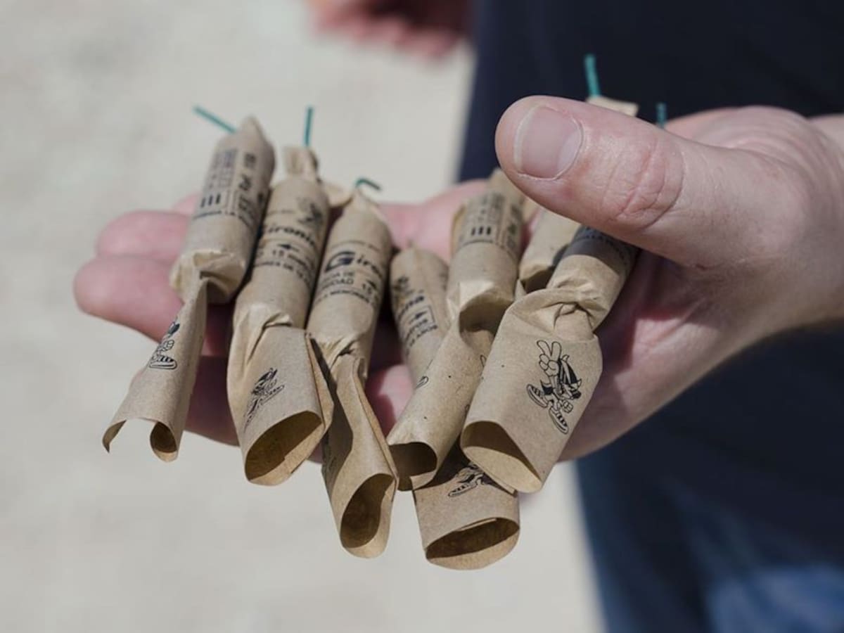 Pierde parte de un dedo por un manipular un petardo