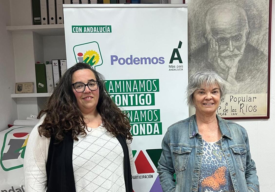 Fran Sancho y Beatriz Mut, componentes de la formación política rondeña este lunes en la sede de Izquierda Unida Ronda