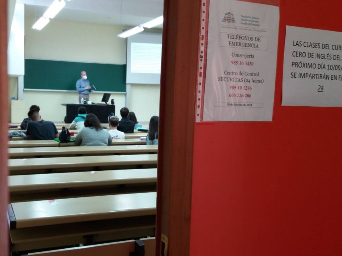 Los universitarios ponen a prueba los planes anti COVID en el primer día de clase