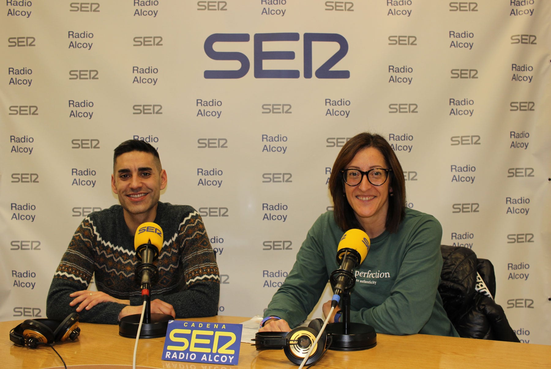 Fernando Picó i Carol Ivàñez, en l&#039;estudi central de Radio Alcoy