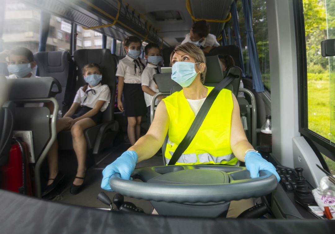 Interior de un autobús escolar