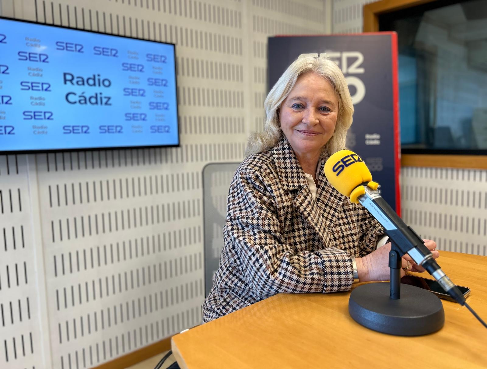 La delegada de la Junta en Cádiz, Mercedes Colombo, en los estudios de Radio Cádiz