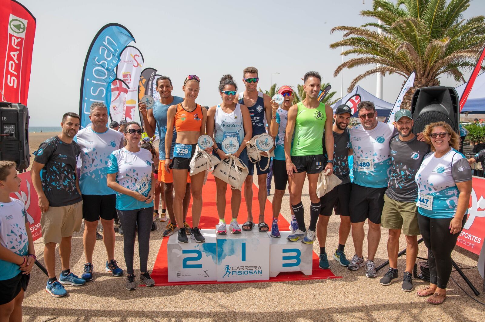 Ganadores de la prueba en el podium.