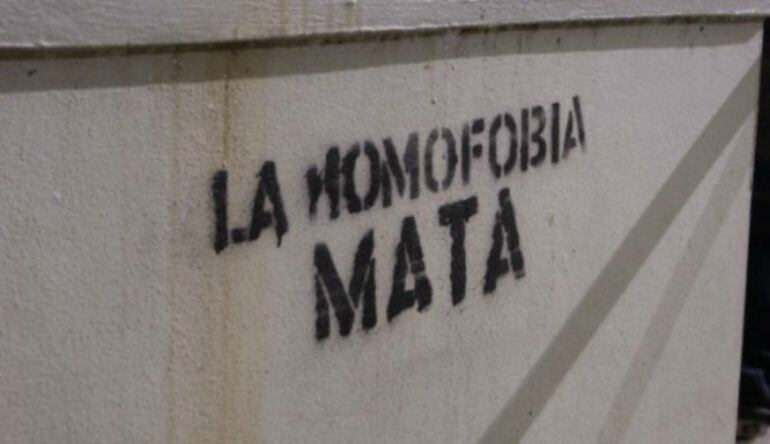 Una pintada contra la homofobia