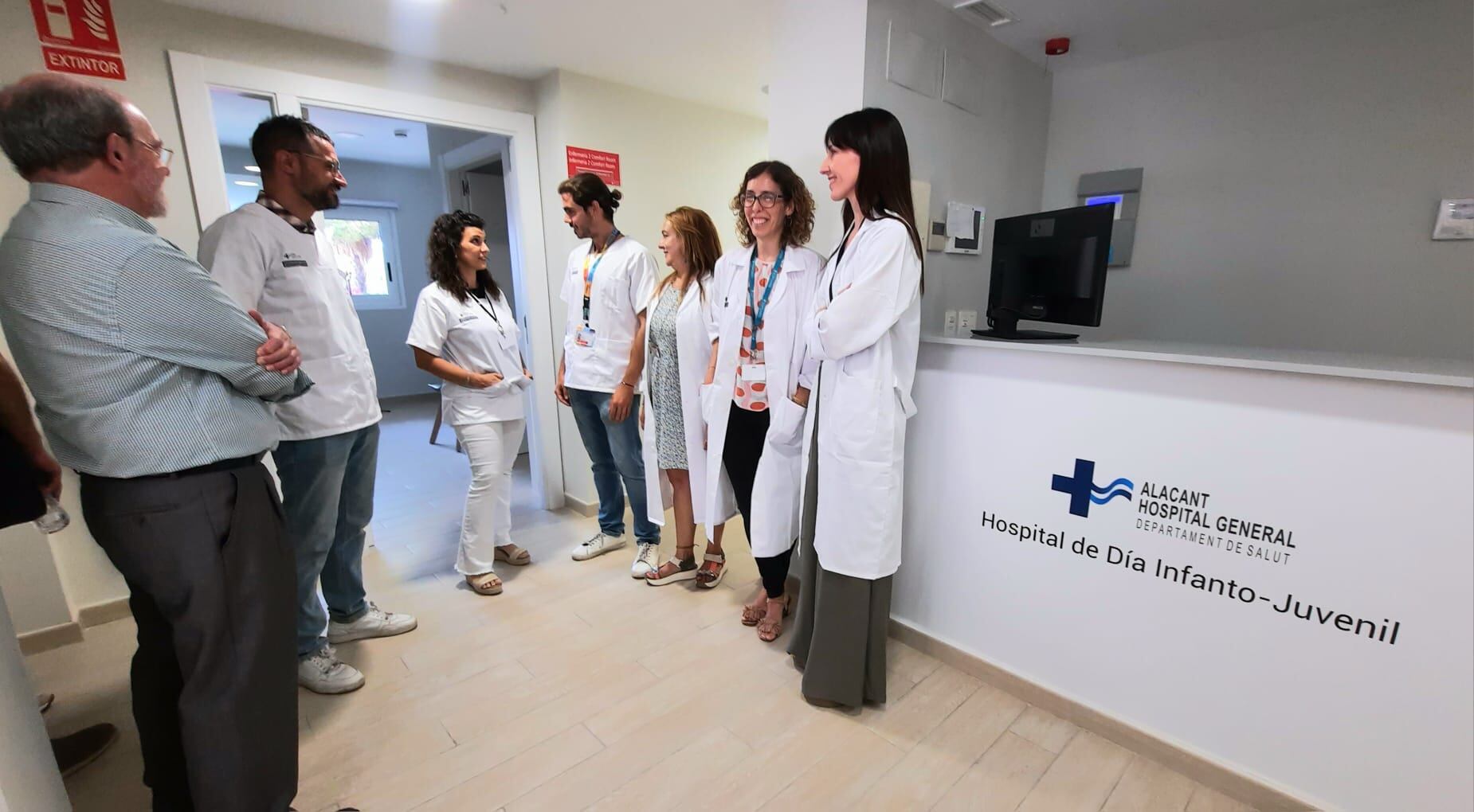 Profesionales que atienden el Hospital de Día Infantojuvenil de Alicante