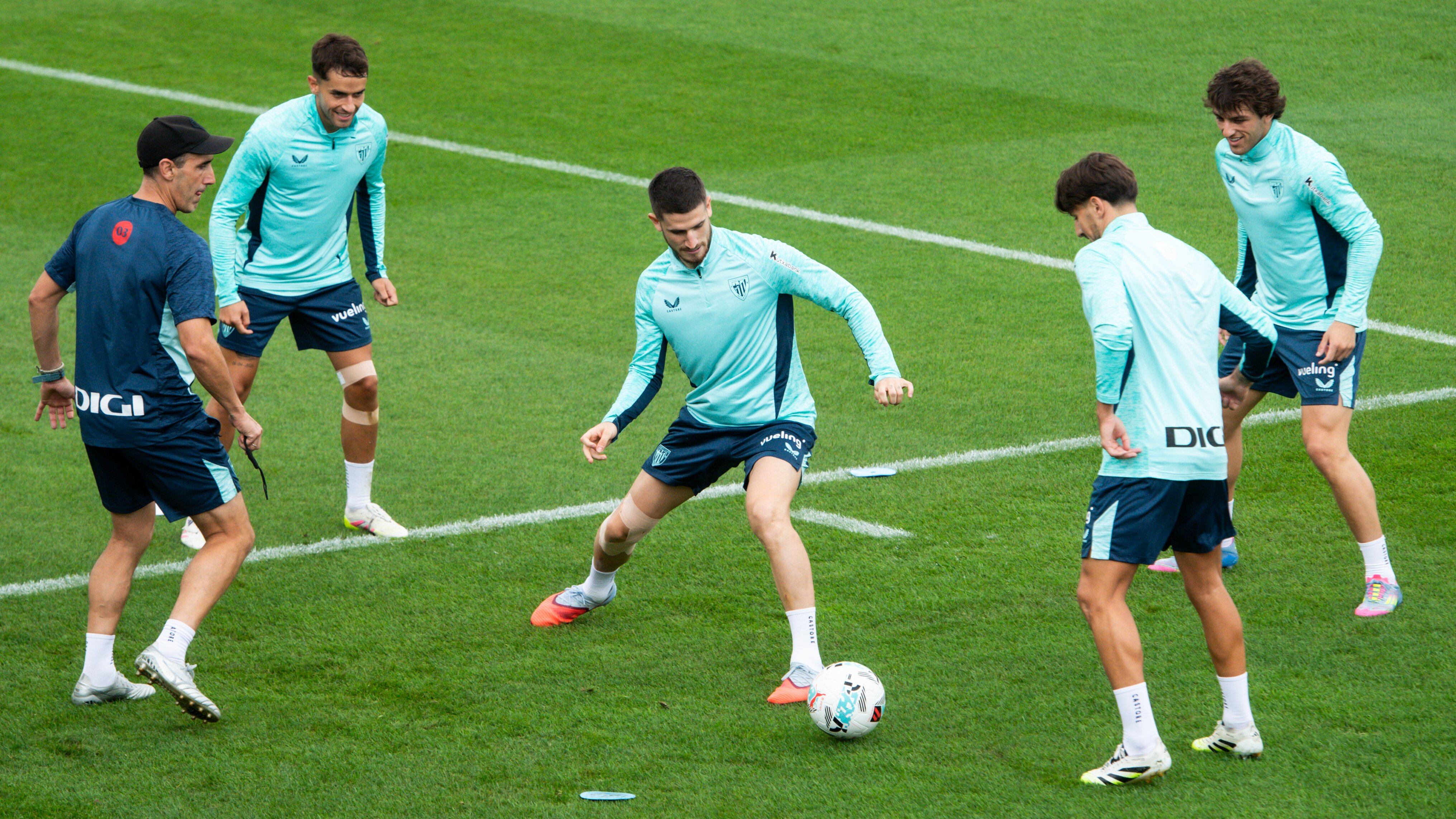 Oihan Sancet, durante el entrenamiento de este miércoles en Lezama