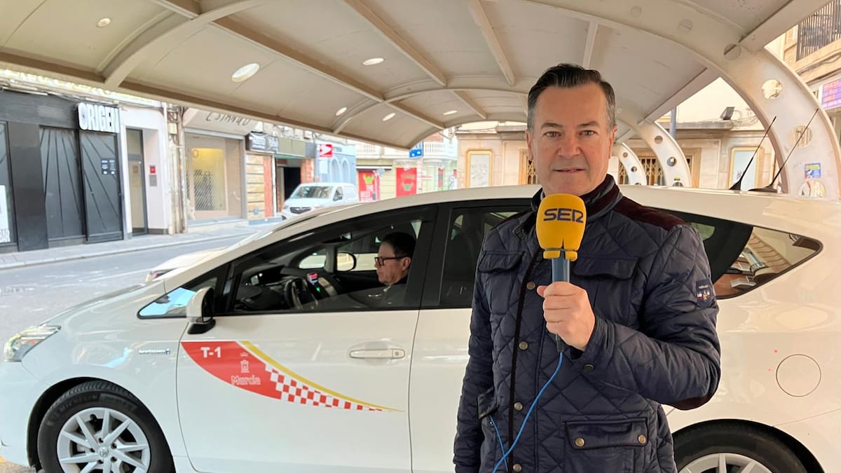 Entrevista a Paco López, taxista en Murcia, con motivo del Día Mundial de la radio