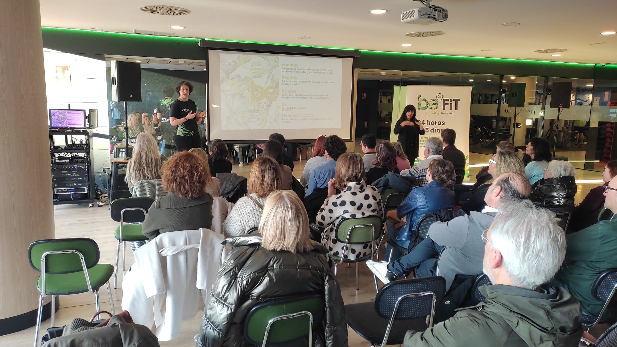 Sesión del 'Café del Comercio' en Huesca de este mes de abril