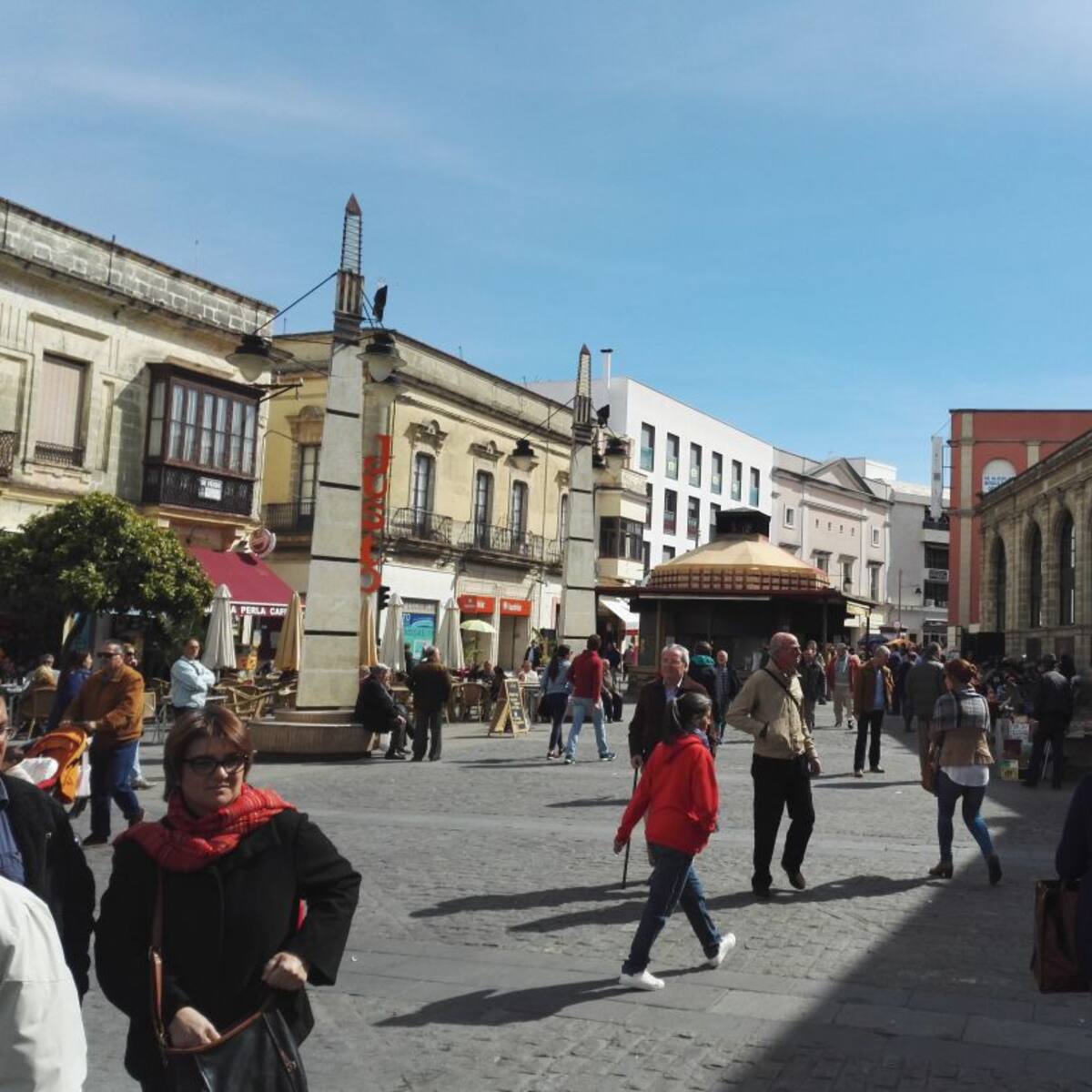 ACOJE pide más contenedores de basura en la zona comercial del centro