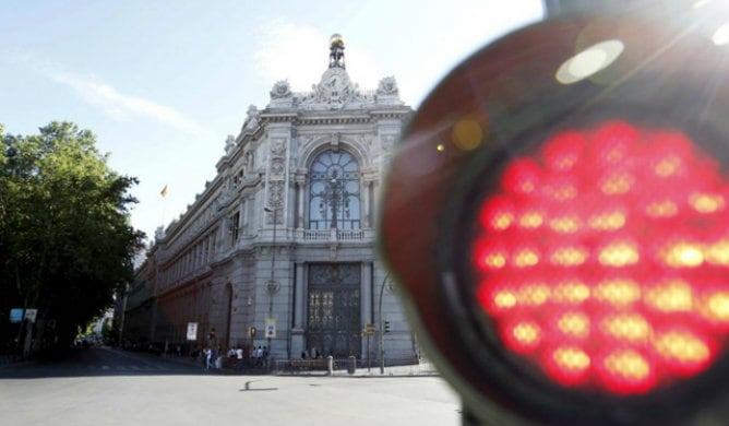 El Banco de España obliga a las entidades financieras a eliminar &#039;la letra pequeña&#039; de los contratos de los productos bancarios.