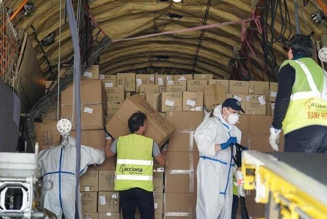 Imagen de uno de los cargamento con material sanitario que llegó a Baleares