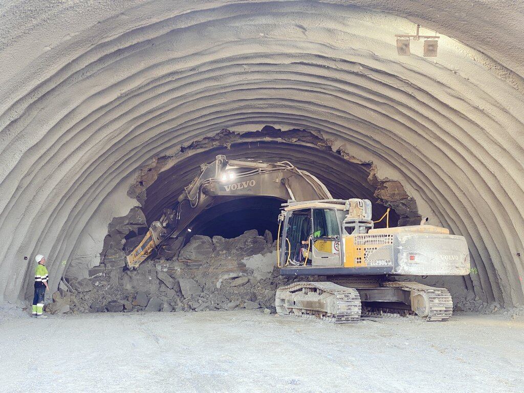 El túnel, de 928 metros, forma parte del tramo Lorca-Pulpí