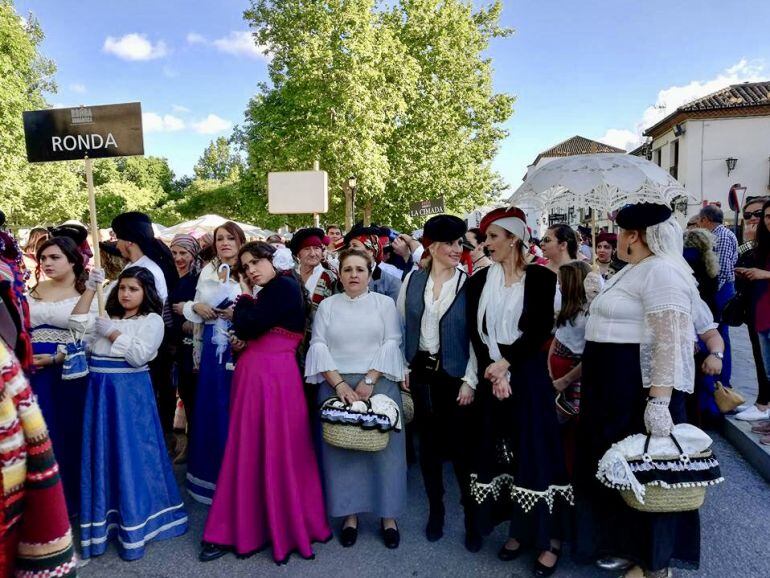 Los vecinos de Ronda ataviados con las prendas de la época romántica durante este fin de semana