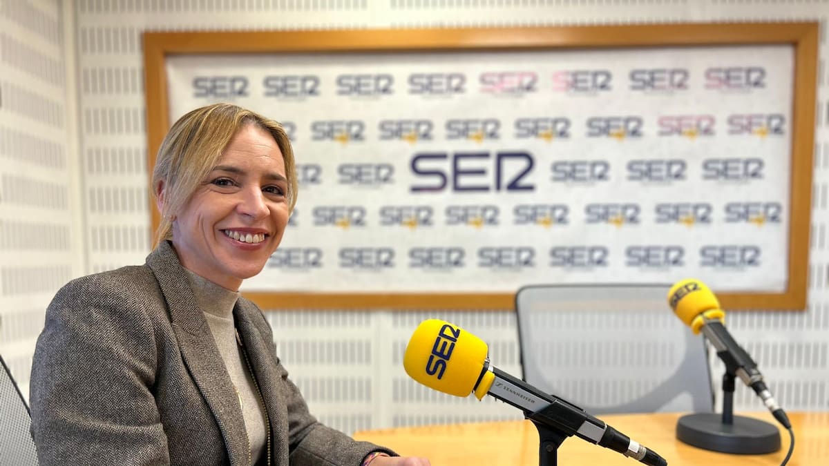 Almudena Martínez del Junco: "Pedimos al Gobierno central que cumpla con la provincia de Cádiz"