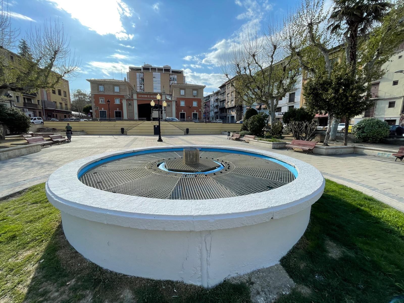 Se ha actuado también en la fuente central que se inauguró en 1967 según proyecto del ingeniero Carlos Buigas, responsable de la Fuente Mágica de Montjuïc en Barcelona