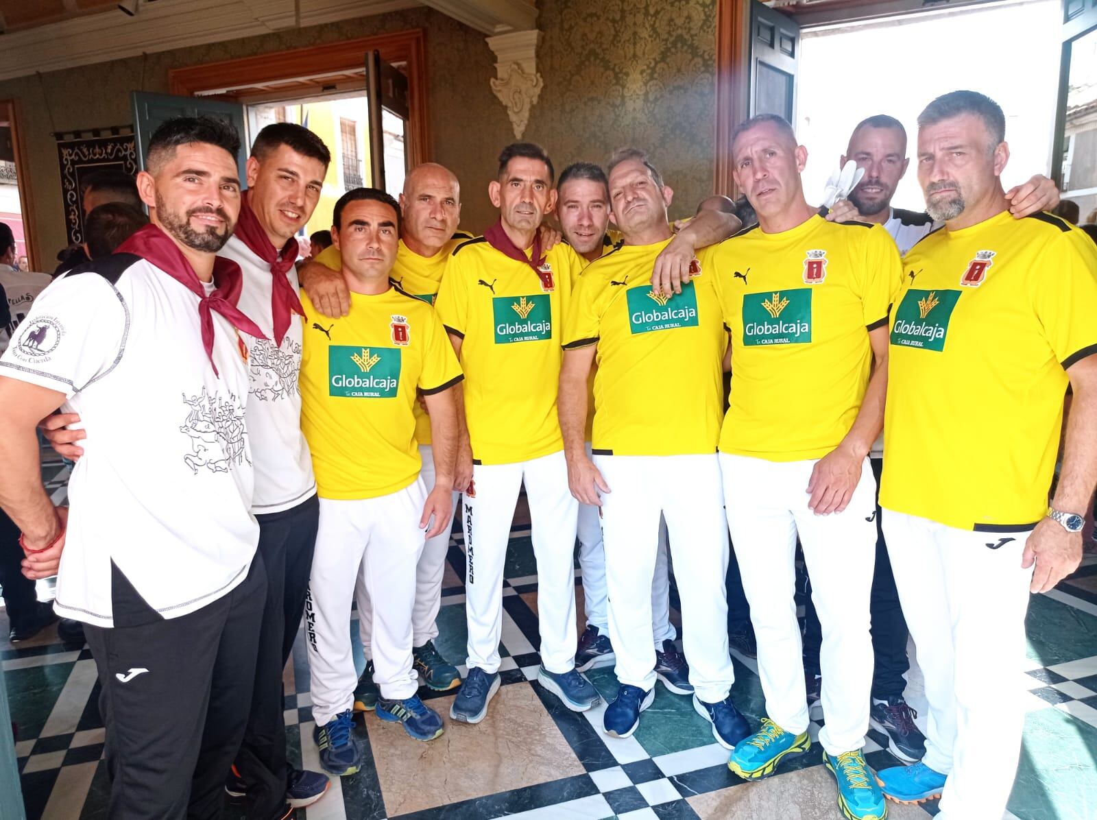 Los maromeros, minutos antes de acudir a su cita con las primeras vaquillas