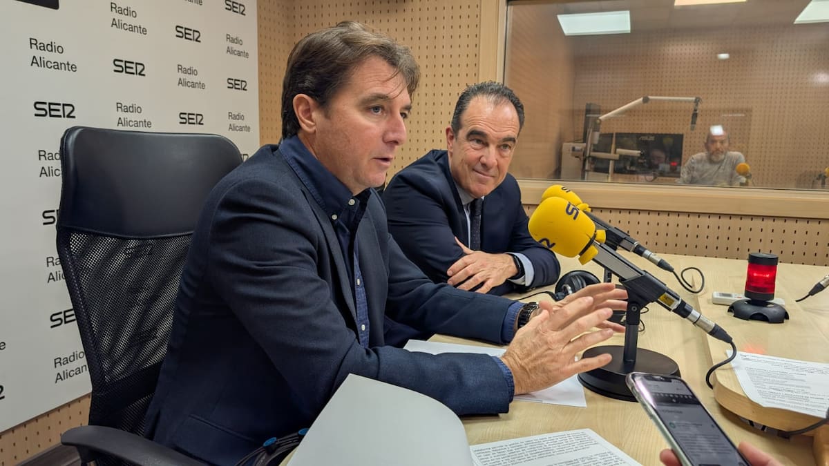 Los ediles Carlos de Juan y Toño Peral explican en Hoy por Hoy Alicante la plataforma Alicante se mueve
