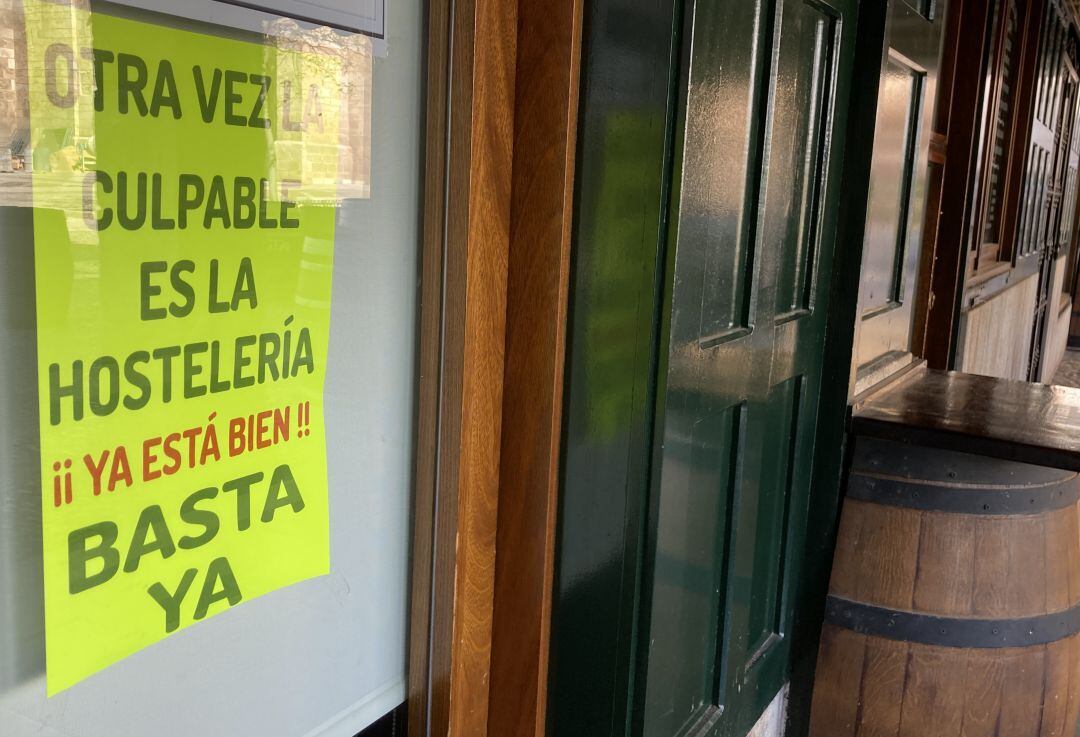 Imagen de archivo de uno de los carteles de protesta en un local de Hostelería de Valdepeñas (Ciudad Real) 