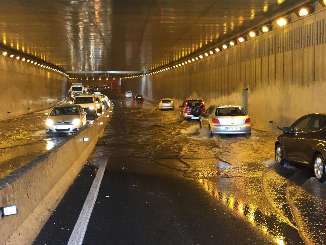 Inundación en los túneles de Julio Luengo. 