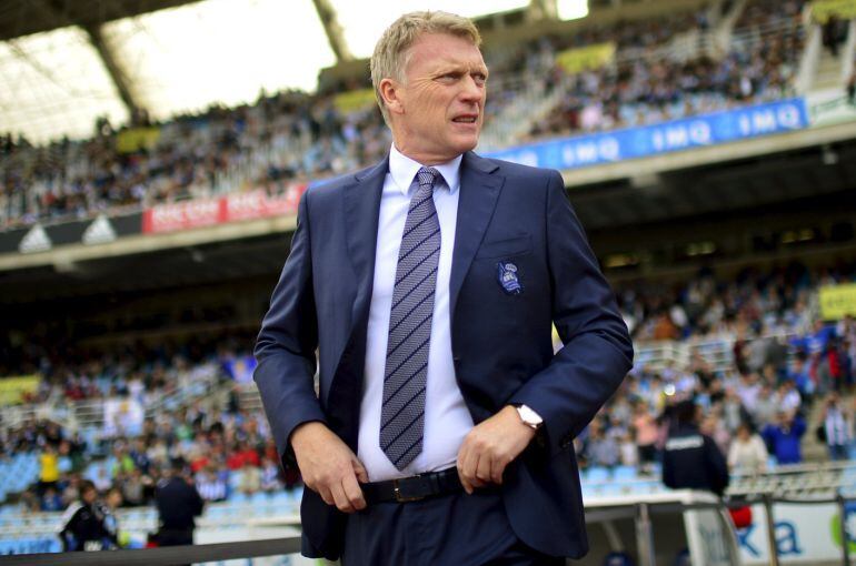 Real Sociedad coach David Moyes looks on before their Spanish first division soccer match against Atletico Madrid at Anoeta stadium in San Sebastian, northern Spain, October 18, 2015. REUTERS/Vincent West