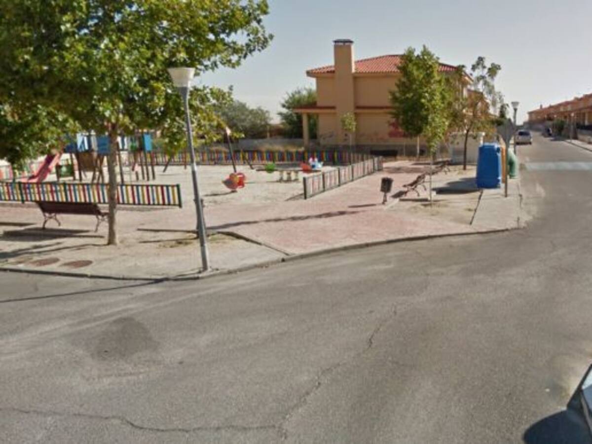 Una mujer es asesinada a tiros en plena calle y su hijo resulta herido