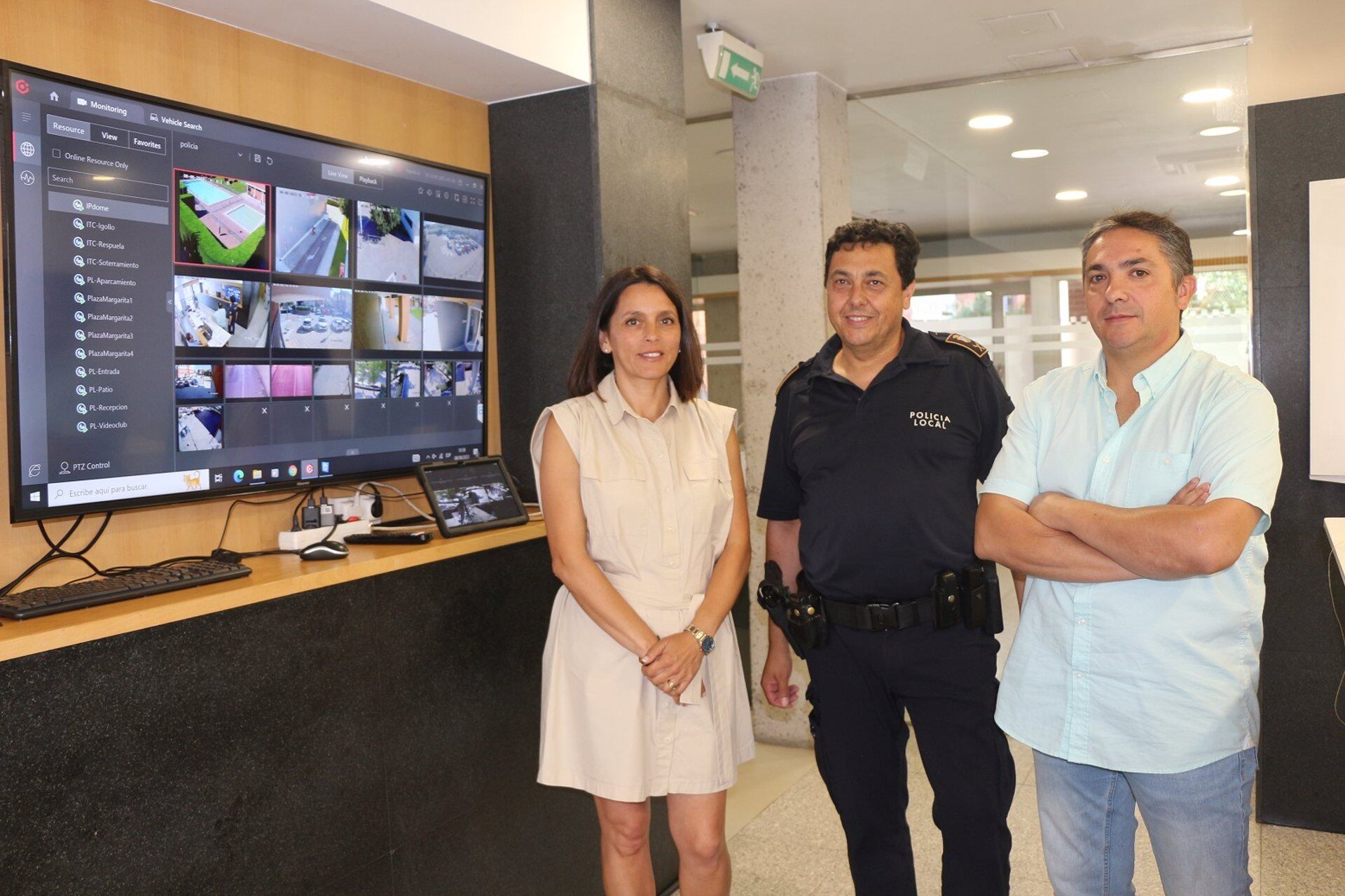 La alcaldesa de Bezana visita a las instalaciones de la Policía Local