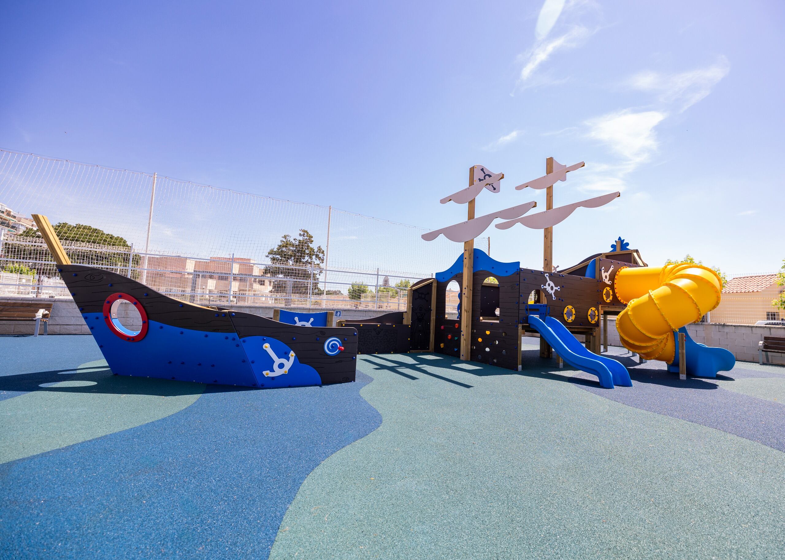 El nuevo parque infantil del Puerto de Burriana con forma de barco