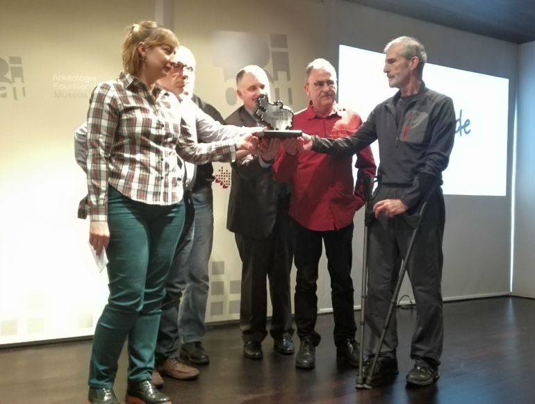 La asociación Martxoak 3 recibe el premio SER alavés del director de SER Vitoria