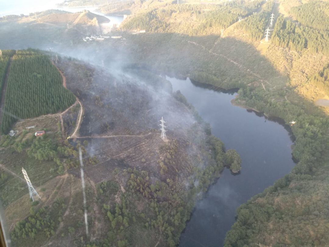 Una parte de la superficie que ardió en las inmediaciones del pantano de Bárcena