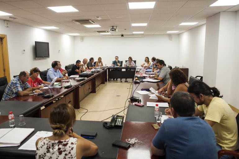 Reunión de los representantes de los sindicatos y el gobierno regional.