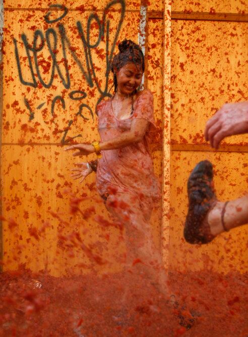 Batallas de pasta de tomate después de la anual tomatina