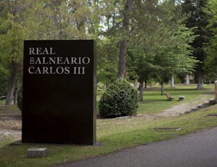 Jardines de entrada al balneario