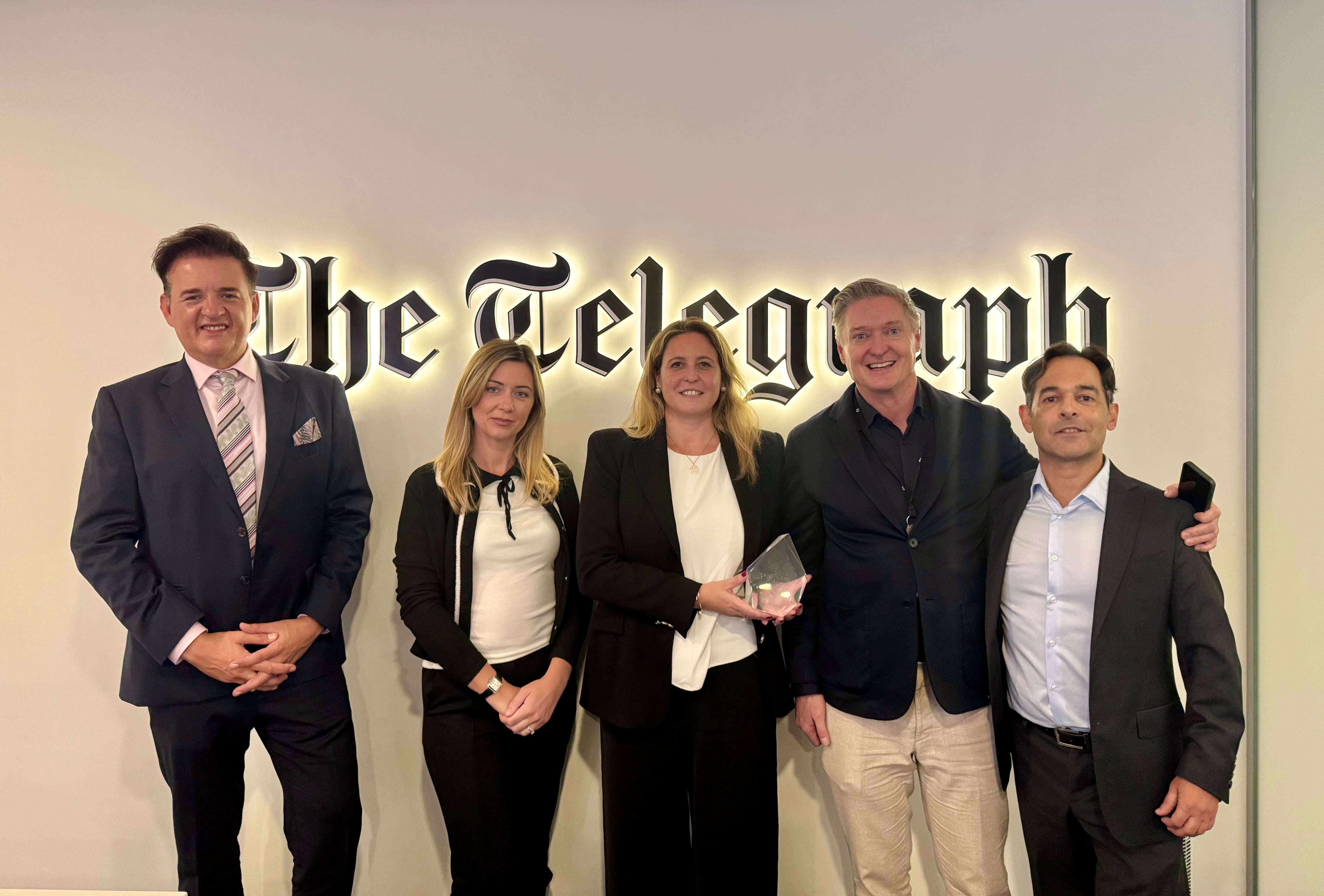 La delegada de Turismo y Cultura del Ayuntamiento de Sevilla, Angie Moreno, ha recogido personalmente este importante reconocimiento en las oficinas centrales de The Telegraph en Londres