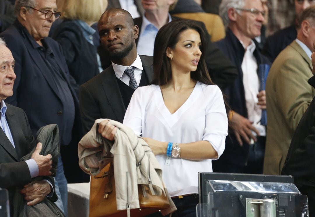 Éric Abidal junto a Hayet Abidal, en el palco del Camp Nou