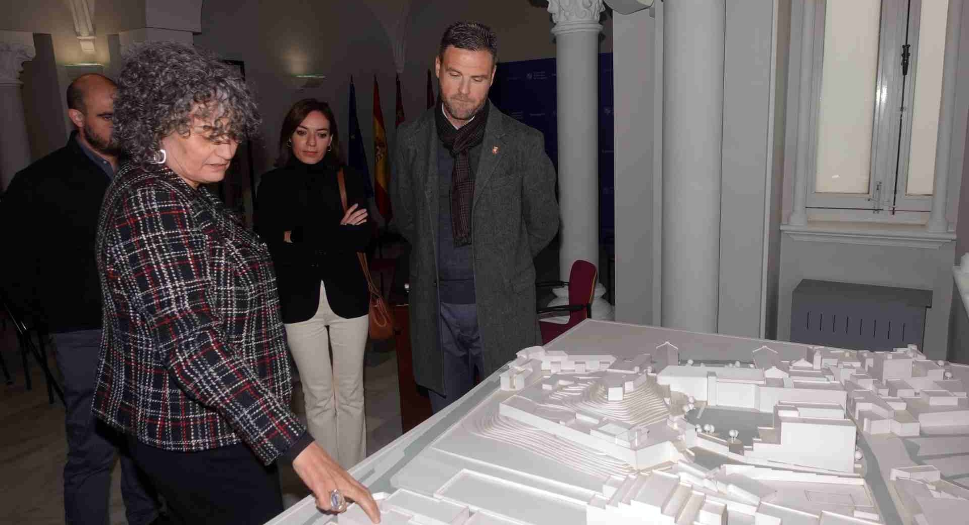 El alcalde de Caravaca y la rectora de la UPCT durante el acto de presentación del plan