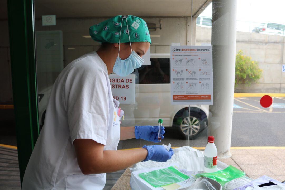 Del total de hospitalizados, tres pacientes se encuentran en Cuidados Intensivos y uno ha sido ingresado en planta.