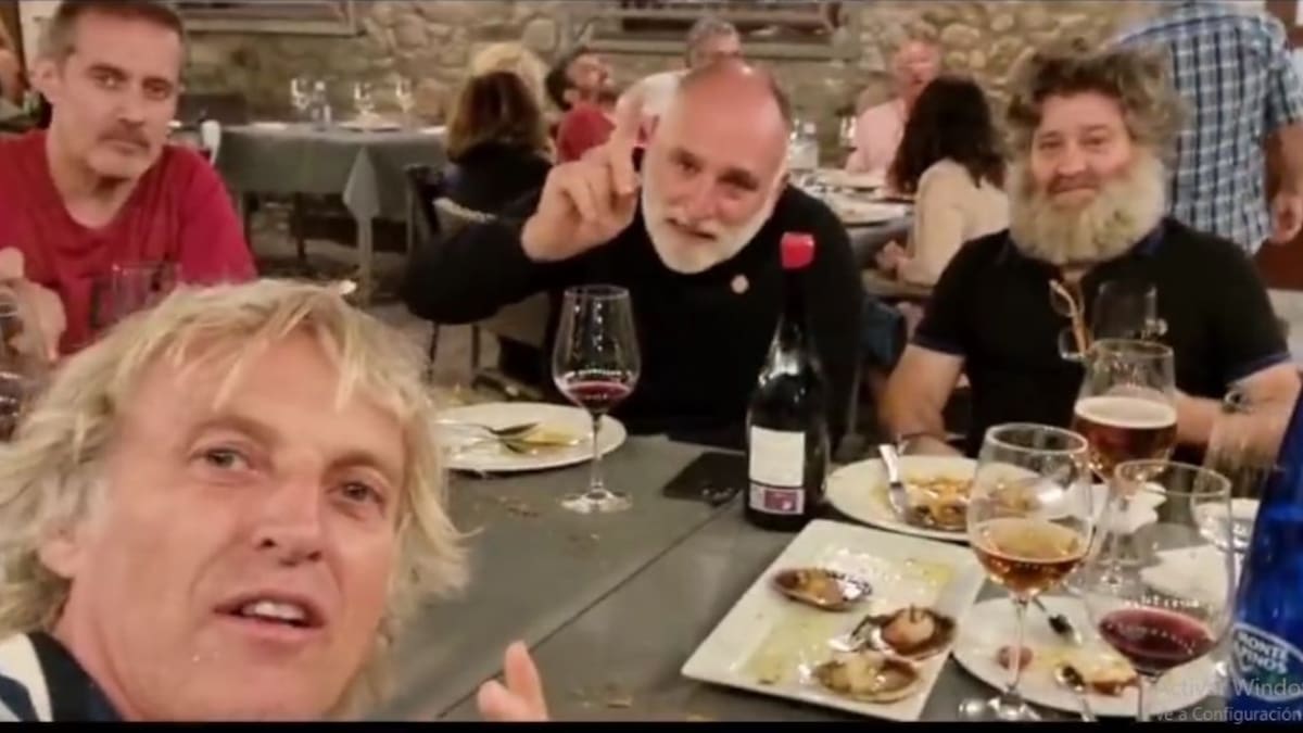 El Princesa de Asturias de la Concordia y el mejor enólogo del mundo se hacen un "Volando Voy" al Bierzo