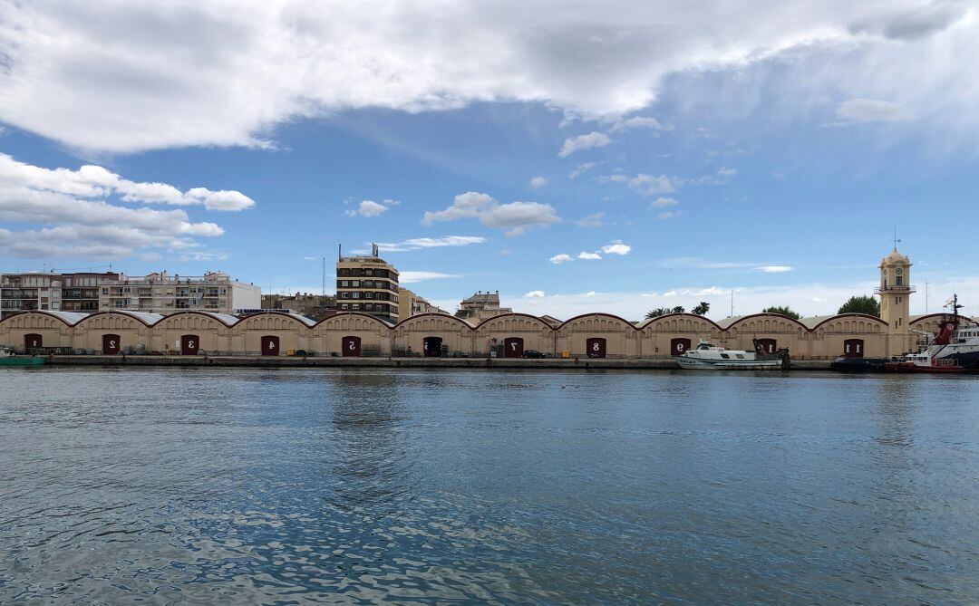 Tinglados en el puerto de Gandia