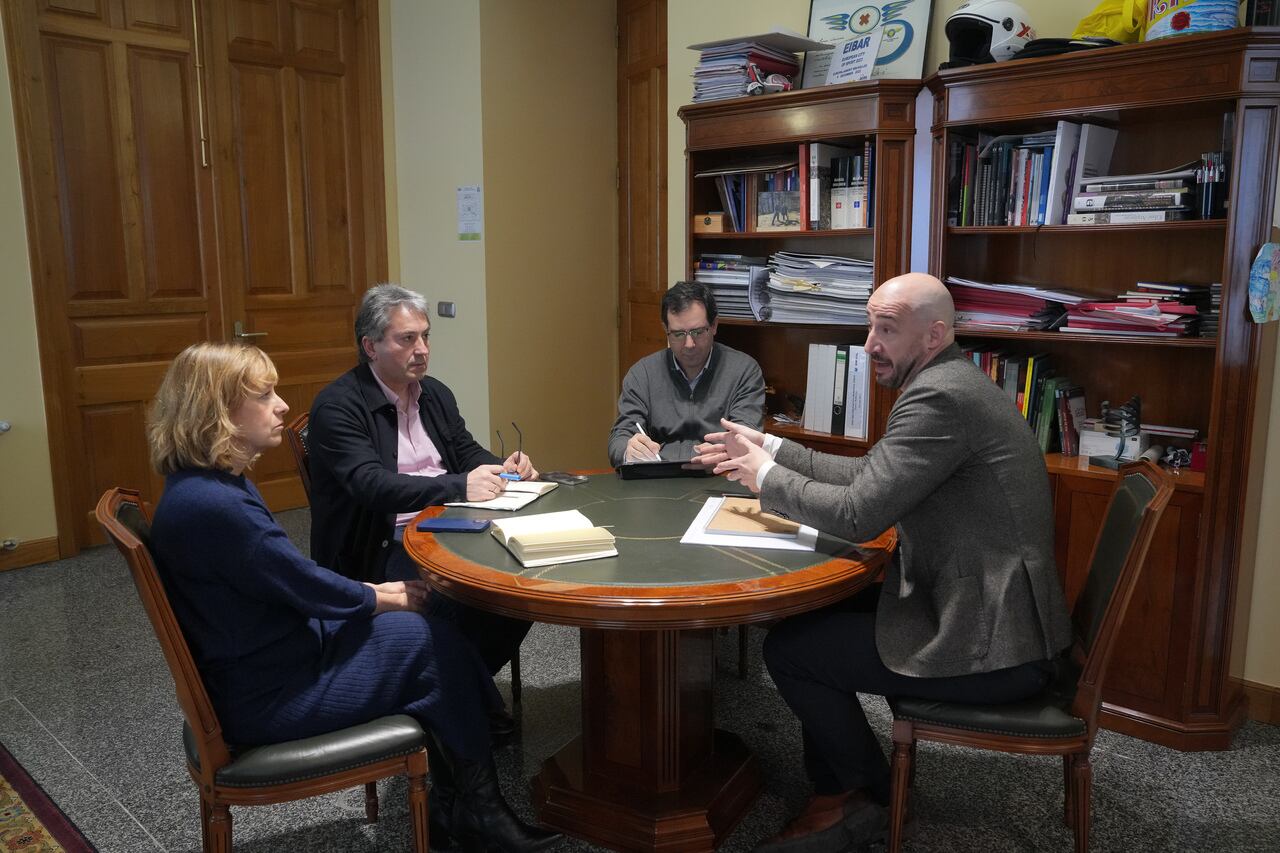 Iraola y Mendoza se reunieron en el ayuntamiento antes del consejo de gobierno / Diputación Foral de Gipuzkoa