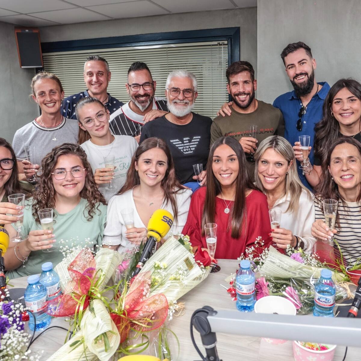 Las Abanderadas de los Moros y Cristianos de Elda 2025 viven su tarde más especial antes del inicio de las fiestas