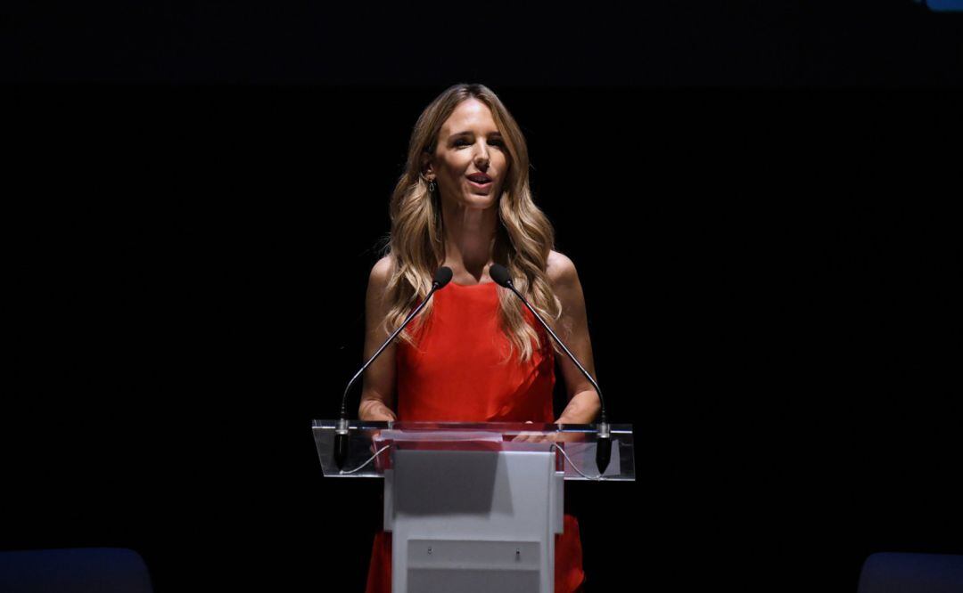 La diputada del PP Cayetana Álvarez de Toledo interviene durante la presentación de su libro ‘Políticamente indeseable’ en el Círculo de Bellas Arte.