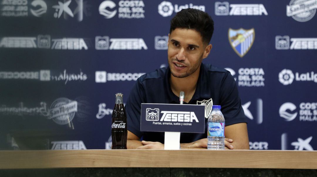 Munir atiende una pregunta en la sala de prensa de La Rosaleda