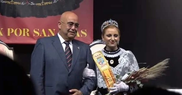 La Reina de fiestas 2024 con el presidente de la Mayordomía de San Blas