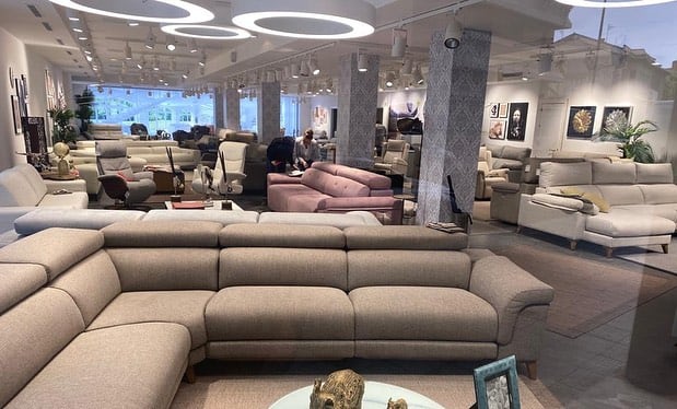 Pensar a lo grande, cuando se habla de negocios, puede llegar a provocar vértigo. Hace ya 25 años, Jesús Galve y Antonio Torres, amigos y compañeros de trabajo, decidieron montar un taller de tapicería.