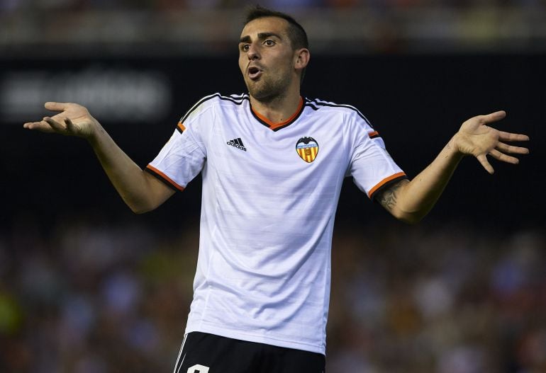 VALENCIA, SPAIN - OCTOBER 25: Paco Alcacer of Valencia reacts during the La Liga match between Valencia CF and Elche CF at Estadio Mestalla on October 25, 2014 in Valencia, Spain.  (Photo by Manuel Queimadelos Alonso/Getty Images)