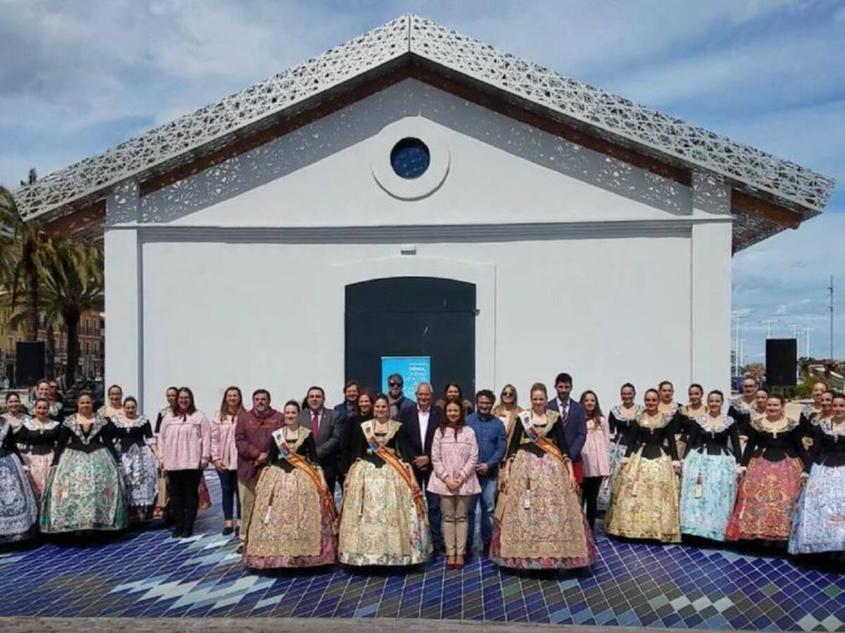Las candidatas a reinas y damas de las fiestas de Elche visitan Dénia