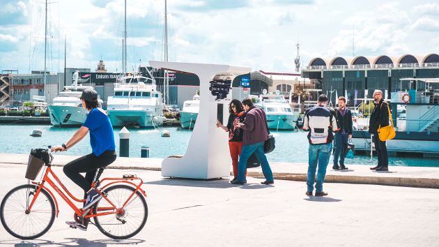 El prototipo de banco solar instalado en la Marina de València